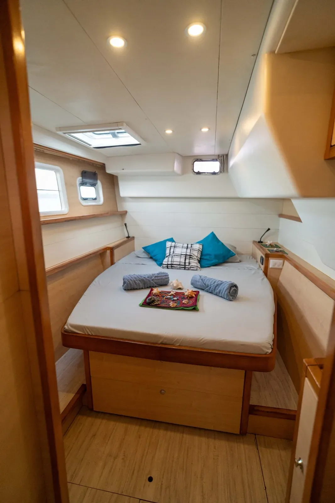 Second double cabin aboard the Lagoon 450, light wood joinery and reading lights