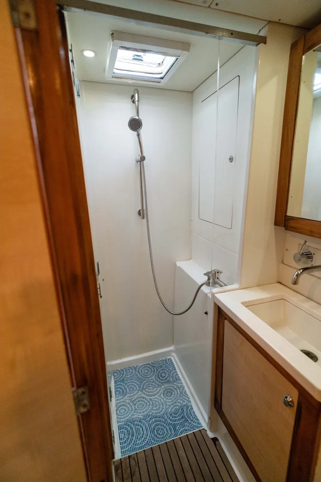 En-suite bathroom on the Lagoon 450 with a separate shower and teak grating