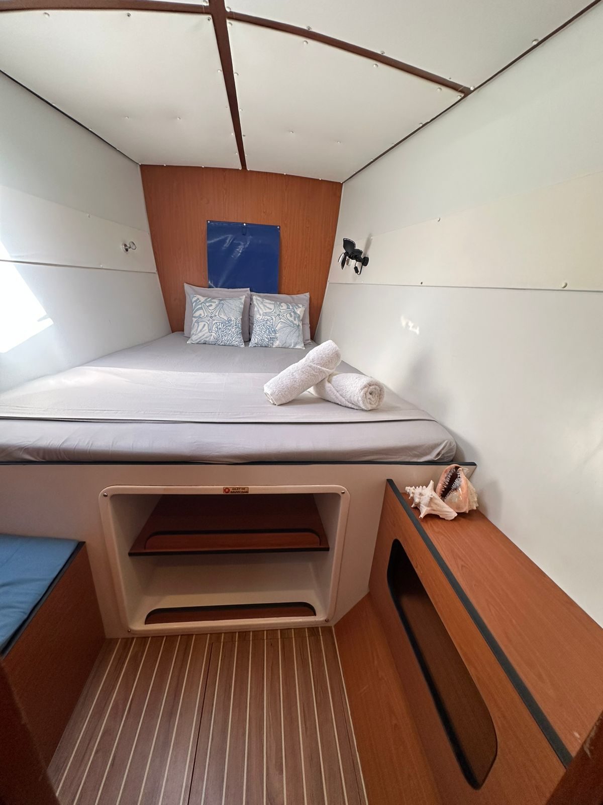 Double cabin with white bedding and a private hull-side berth